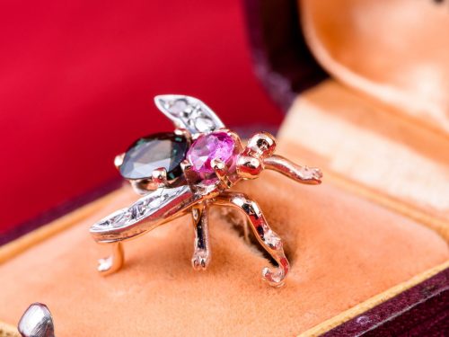 A « fly » brooch in gold set with diamonds, ruby and sapphire.