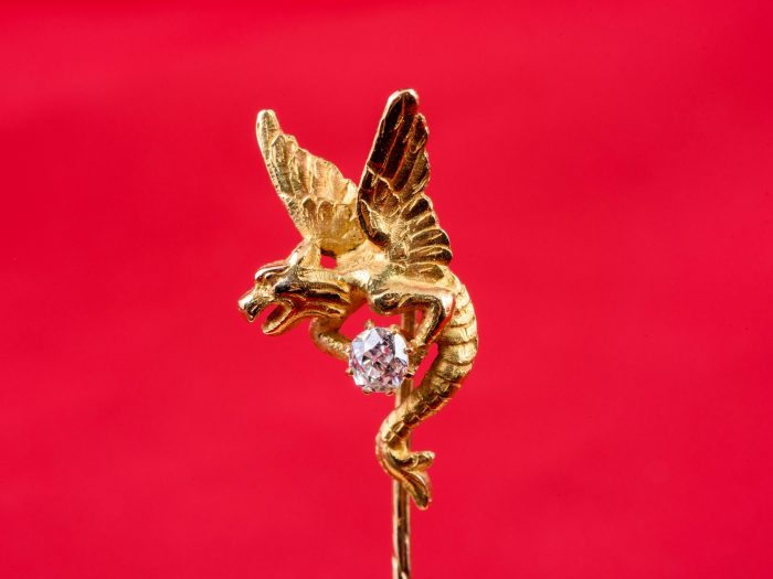 Scarf pin « chimère » in gold 18k set with a diamond « old cut ». Circa : 1900 .