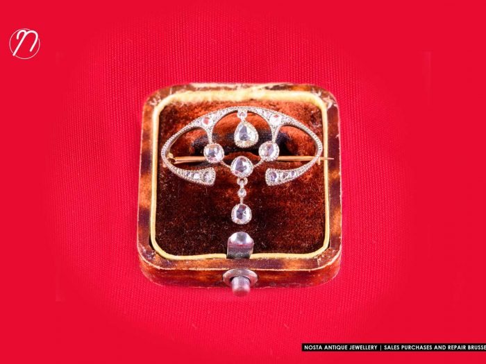 Rare broche "Art Nouveau" en or jaune 18k et platine serti de 20 diamants "taille rose".