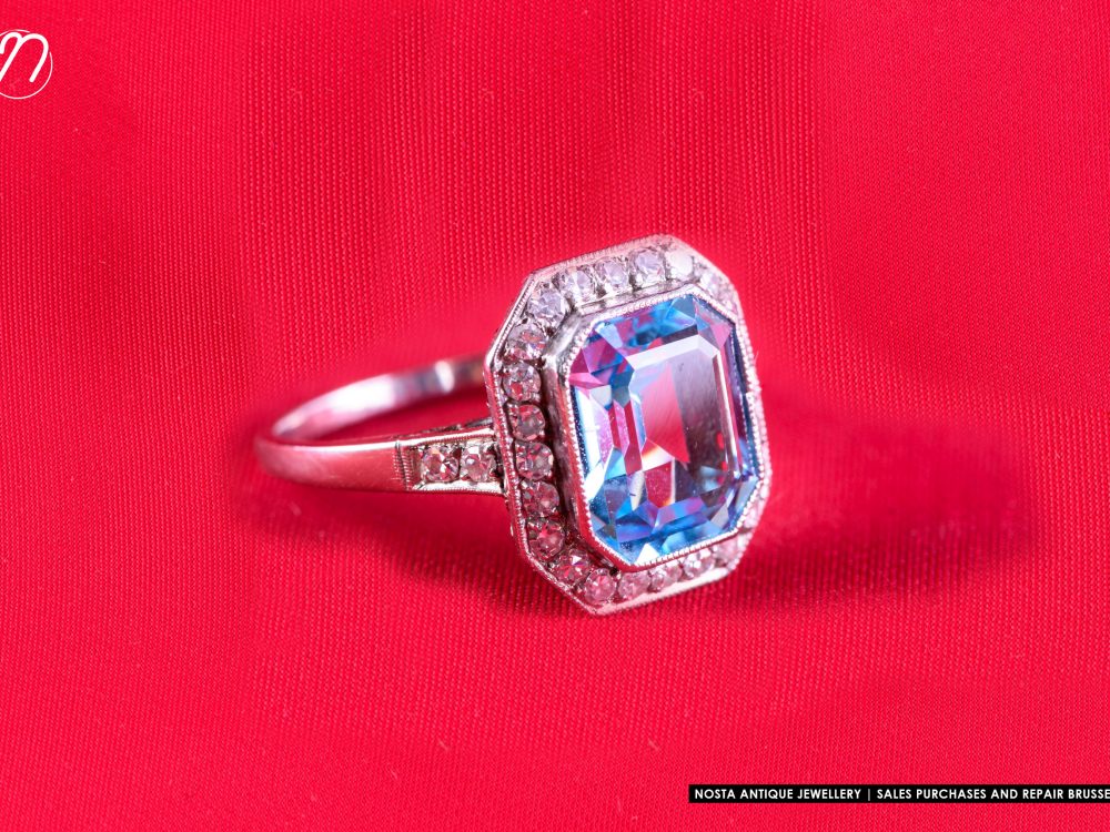 Platinum Topaz Ring with Diamonds - Bague Art Déco en platine avec topaze et diamants, 1925