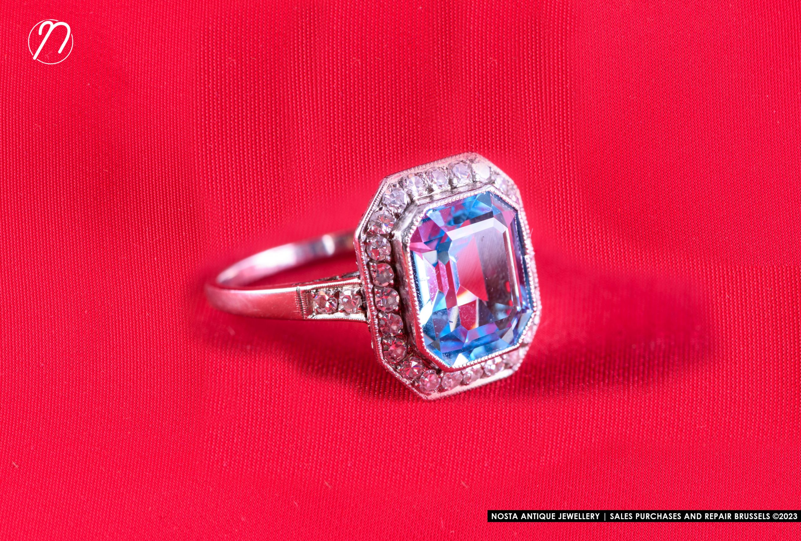 Platinum Topaz Ring with Diamonds - Bague Art Déco en platine avec topaze et diamants, 1925
